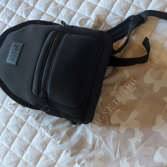 Like new Danger Dover Small Dakota backpack in black neoprene - Picture 4 of 12